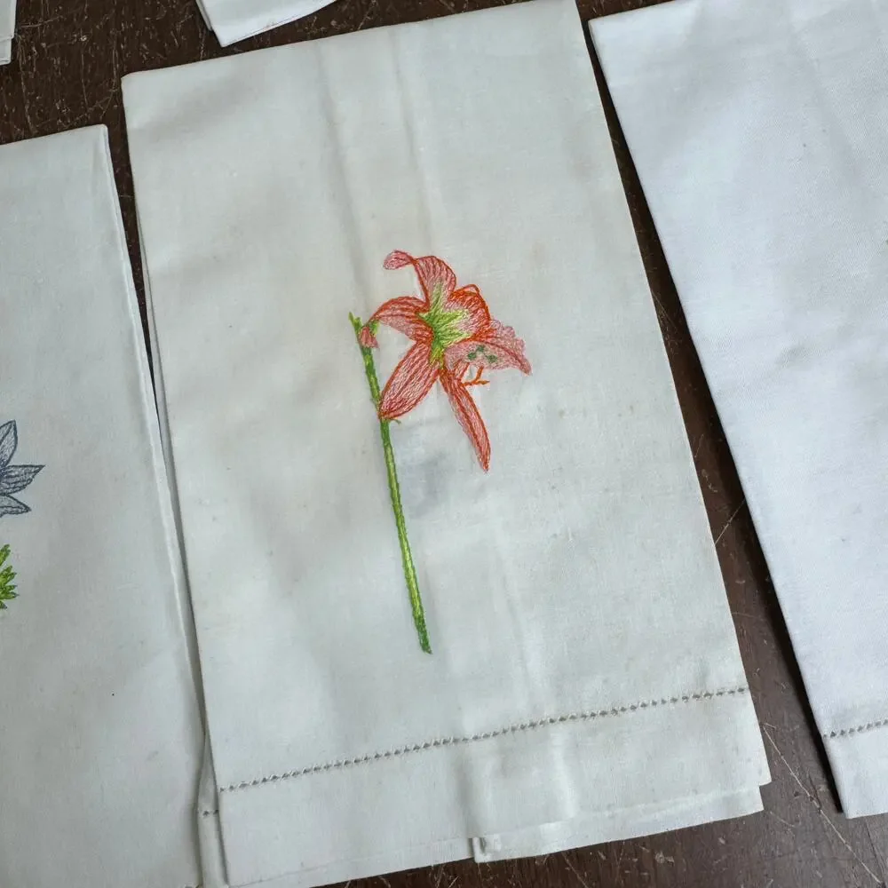 Lillian Vernon VINTAGE 2001 Set of 8 Floral Embroidery Cloth Napkins 100% Cotton